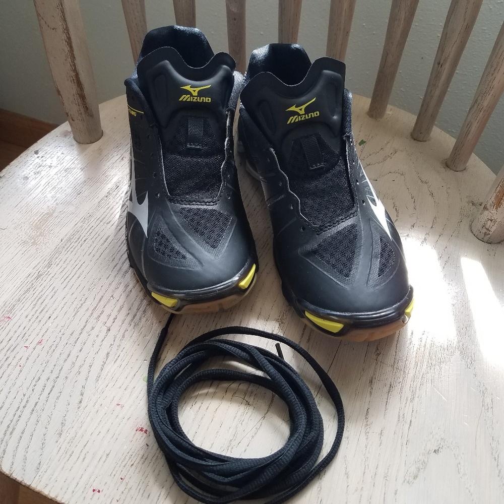 Mizuno volleyball shoes
